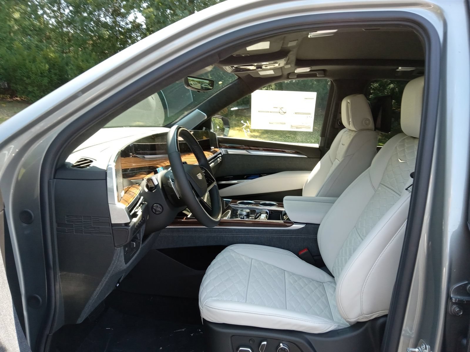 New 2026 Cadillac Escalade Platinum Sport w/ LPO, ONYX Package AWD/4WD image 10