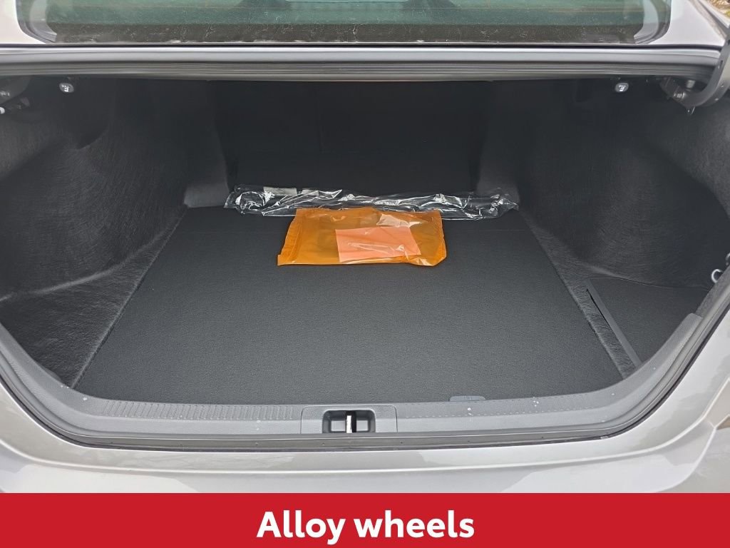 Used 2026 Toyota Camry SE image 15