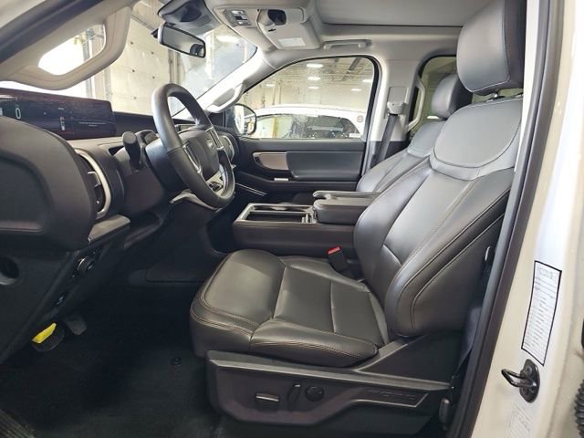 Used 2025 Ford Expedition Active AWD/4WD image 9