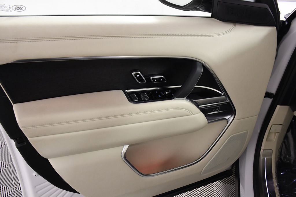 Used 2024 Land Rover Range Rover SE image 13
