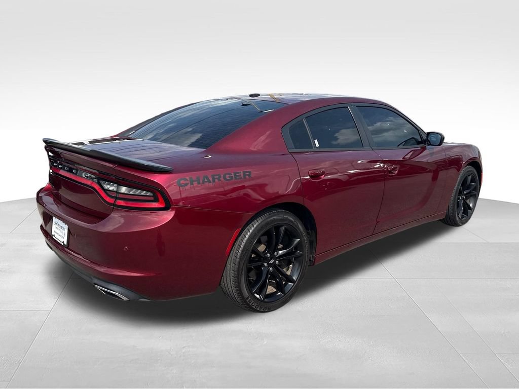 Used 2018 Dodge Charger SXT w/ Blacktop Package RWD image 5