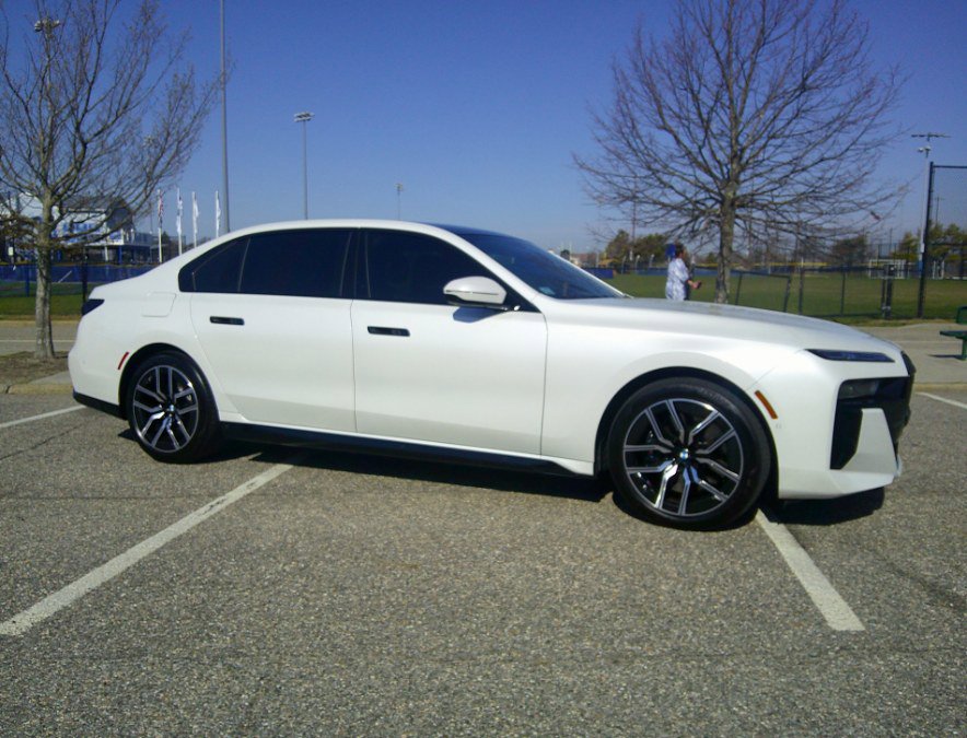 Used 2025 BMW 760i xDrive w/ Executive Package AWD/4WD image 32