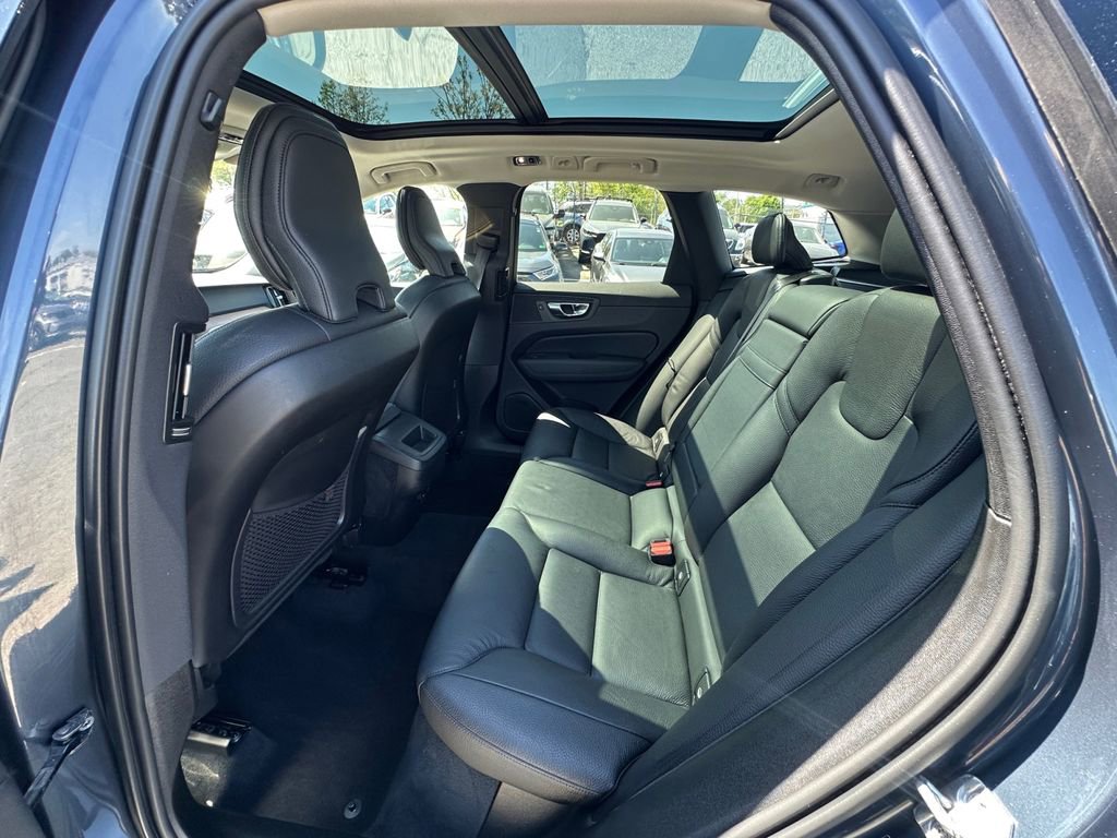 Used 2021 Volvo XC60 T5 Momentum image 25