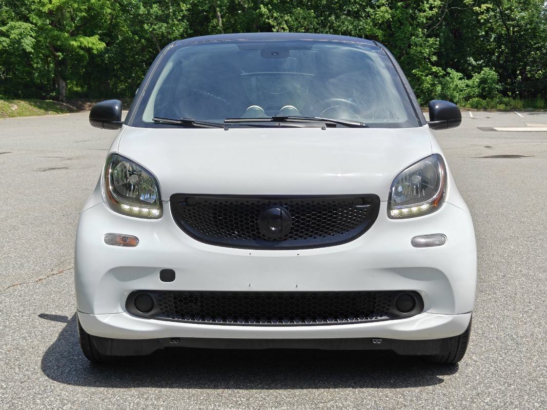 Used 2016 smart fortwo passion RWD image 9