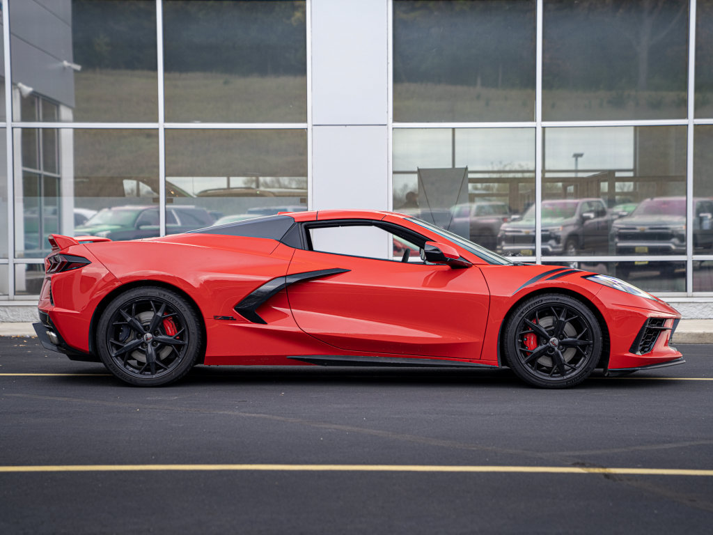 Used 2022 Chevrolet Corvette Stingray Premium Conv w/ Z51 Performance Package RWD image 2