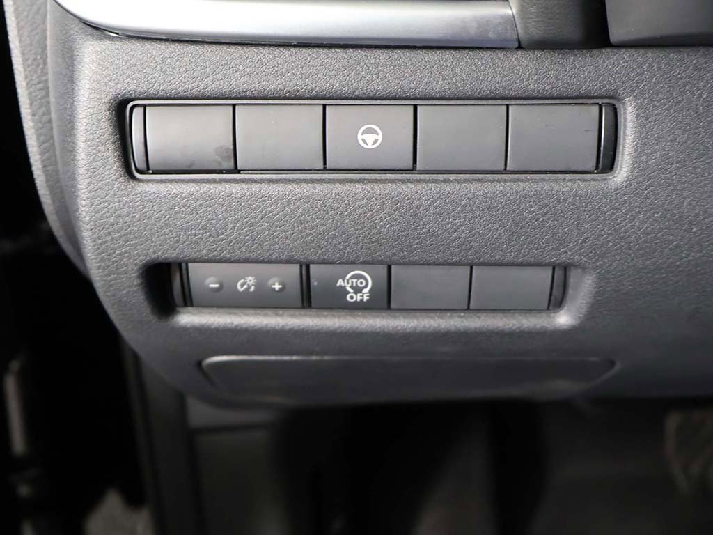 Used 2023 Nissan Rogue SV image 31