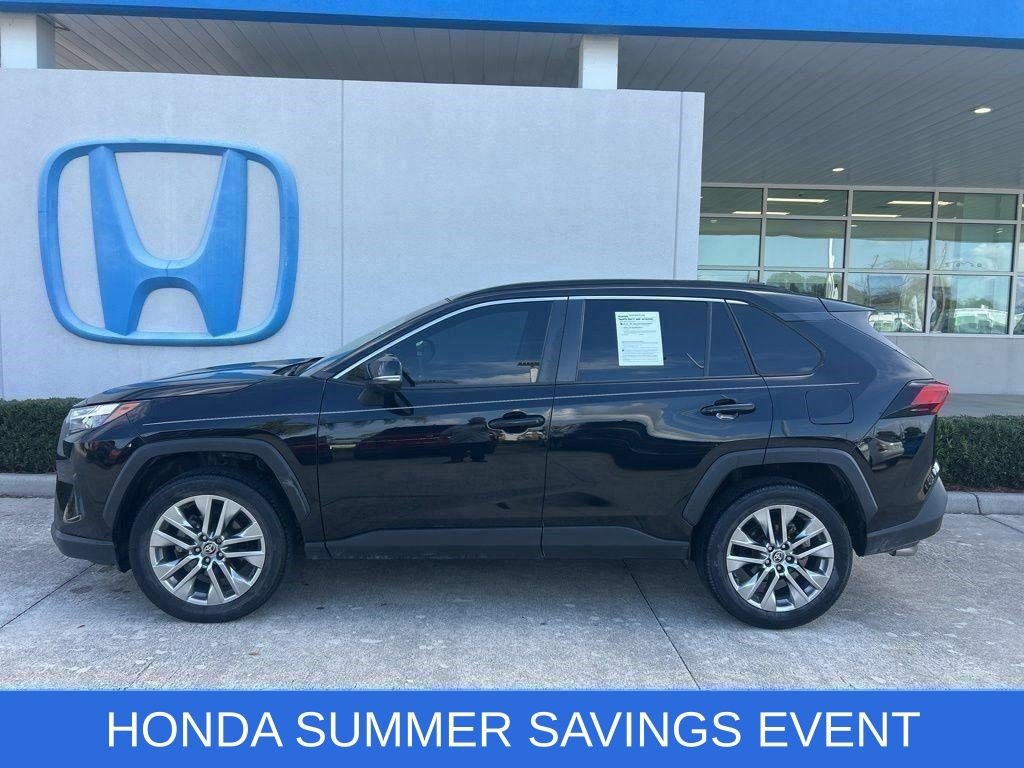 Used 2022 Toyota RAV4 XLE Premium AWD/4WD image 5