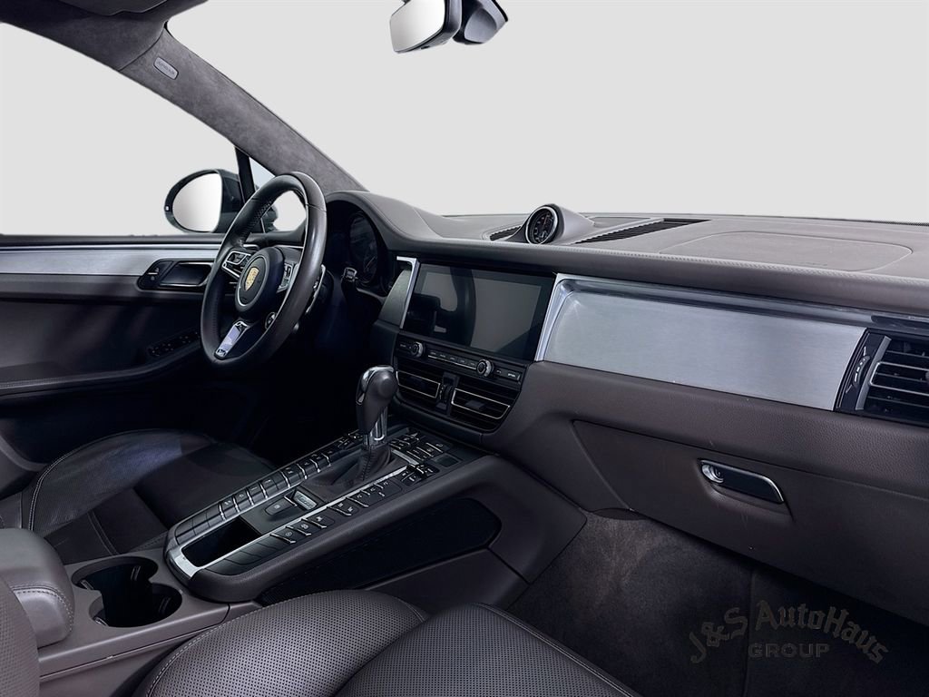 Used 2021 Porsche Macan Turbo AWD/4WD image 36