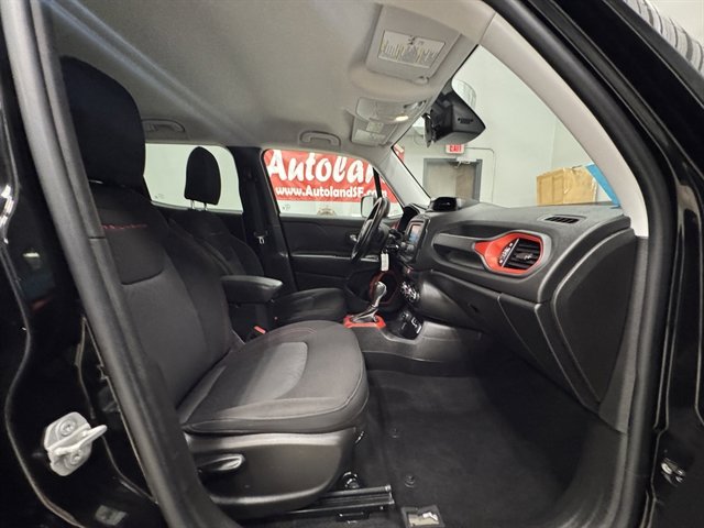 Used 2015 Jeep Renegade Trailhawk AWD/4WD image 10