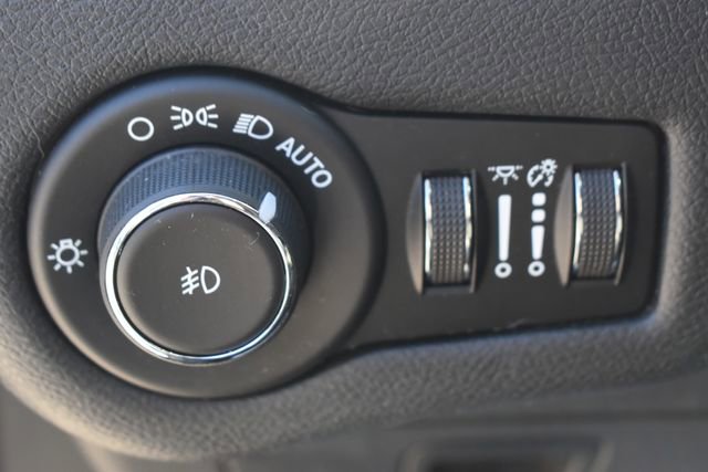 Used 2019 Jeep Cherokee Trailhawk w/ Cold Weather Group image 22