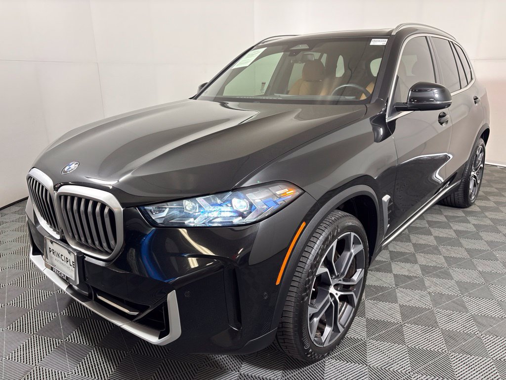 Certified 2025 BMW X5 sDrive40i w/ Parking Assistance Package RWD image 2