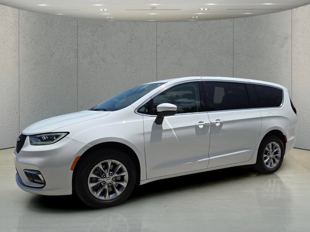 Used 2023 Chrysler Pacifica Touring-L AWD/4WD image 10