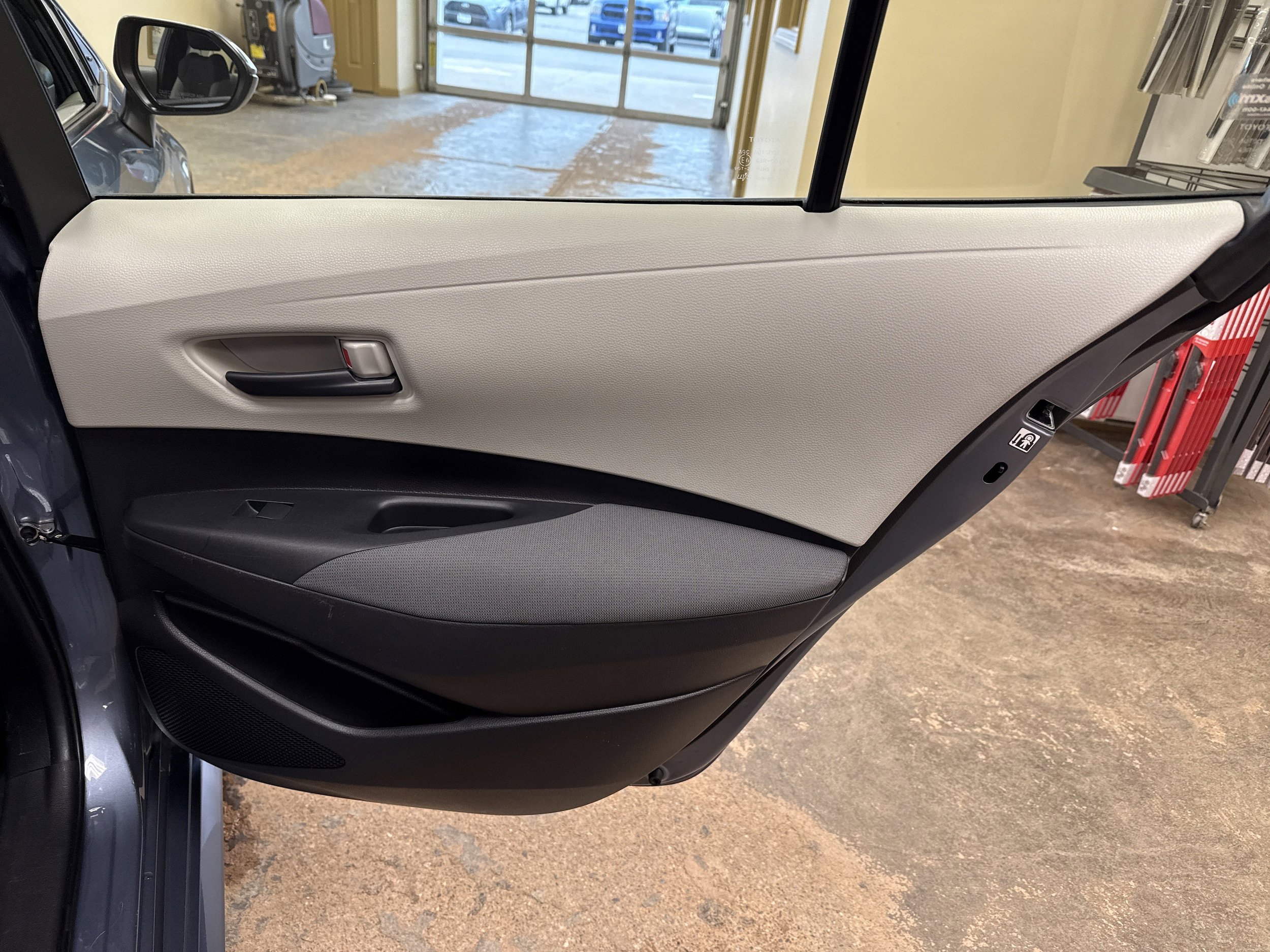 Used 2022 Toyota Corolla LE FWD image 29