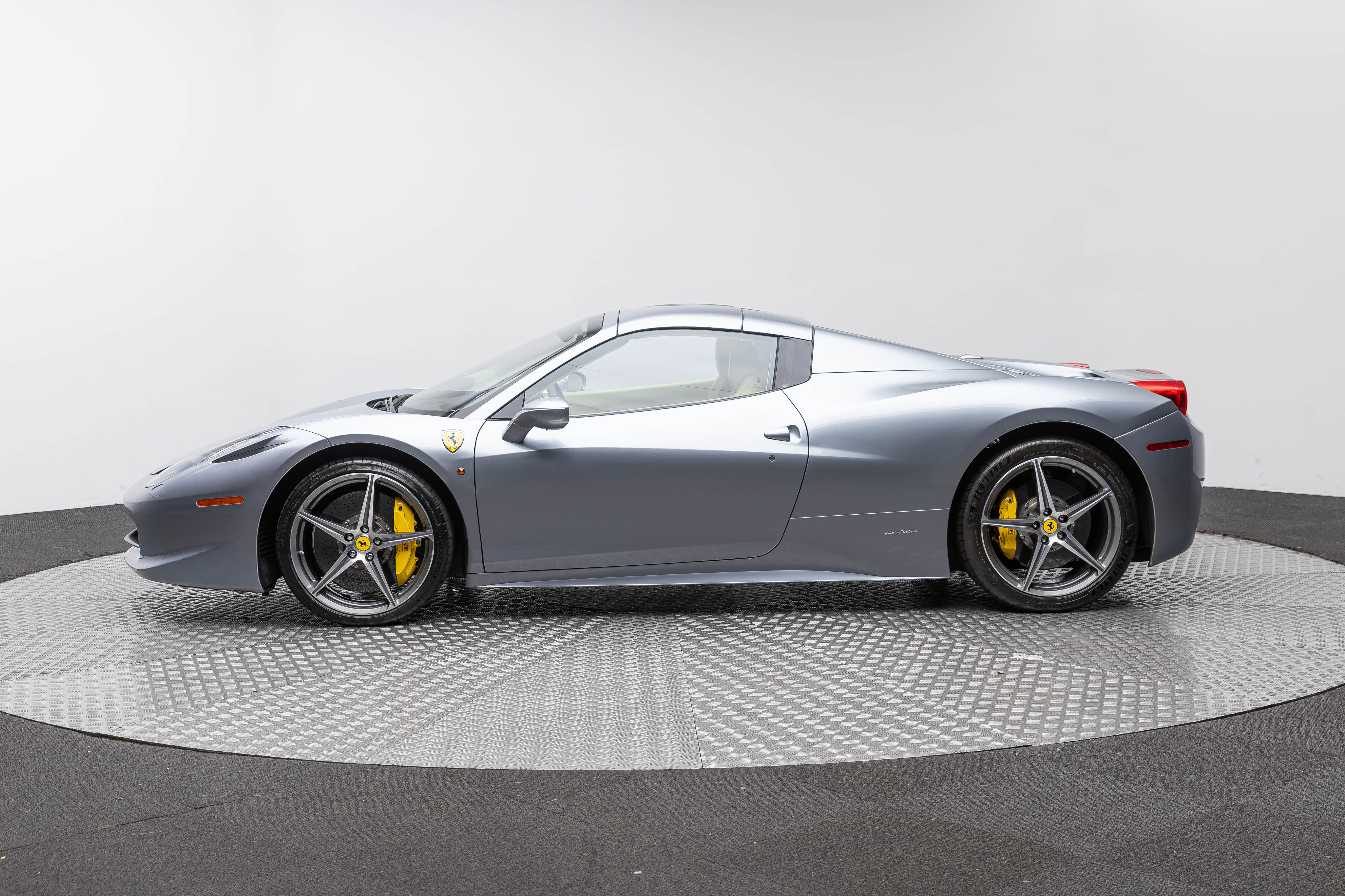 Certified 2013 Ferrari 458 Spider RWD image 45