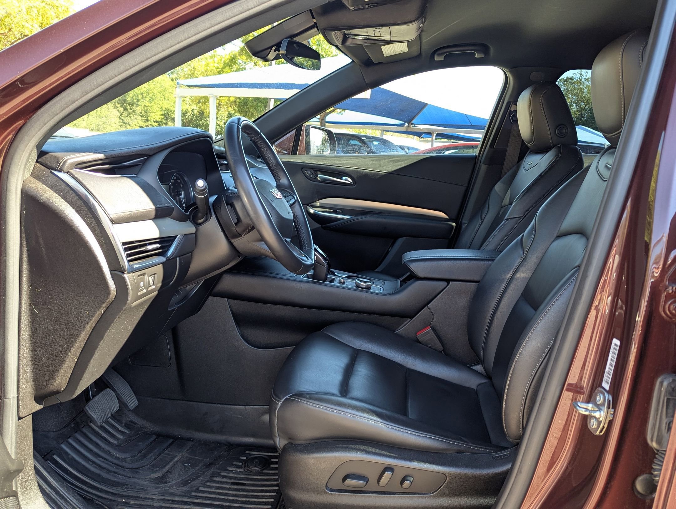 Used 2023 Cadillac XT4 Premium Luxury image 10