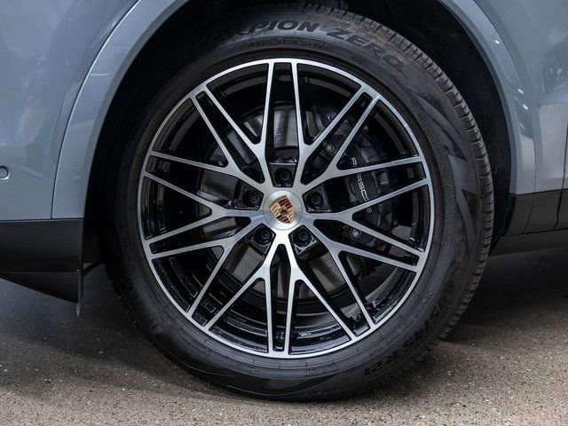 Certified 2025 Porsche Cayenne Coupe image 19