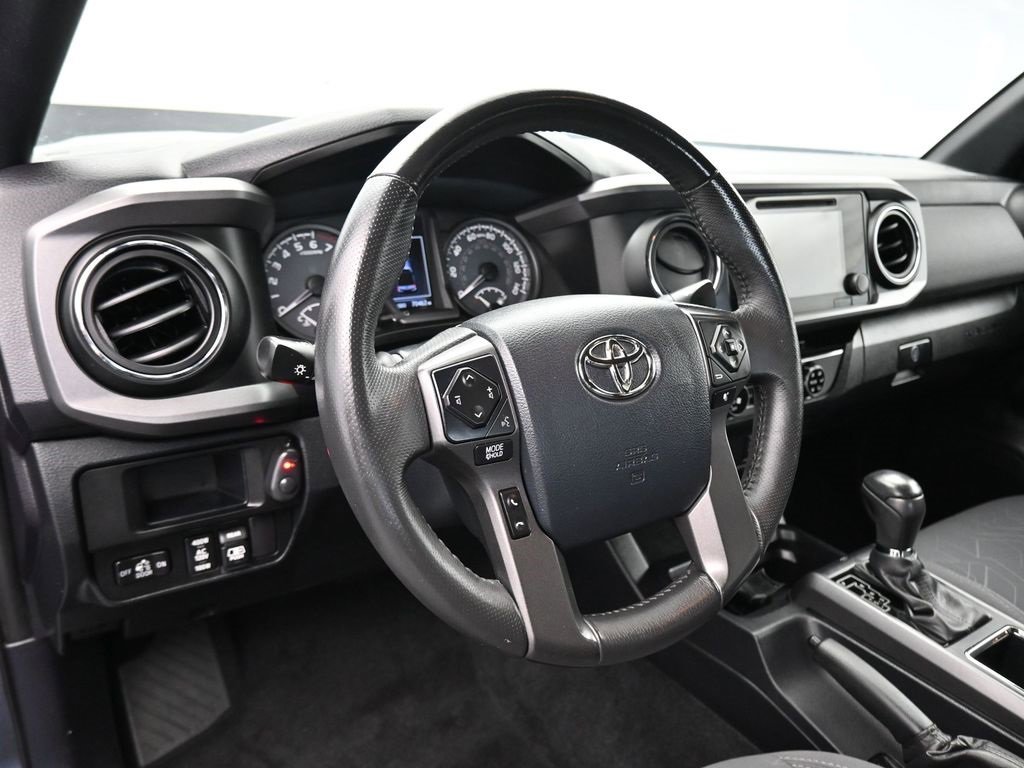 Used 2017 Toyota Tacoma TRD Off-Road image 13