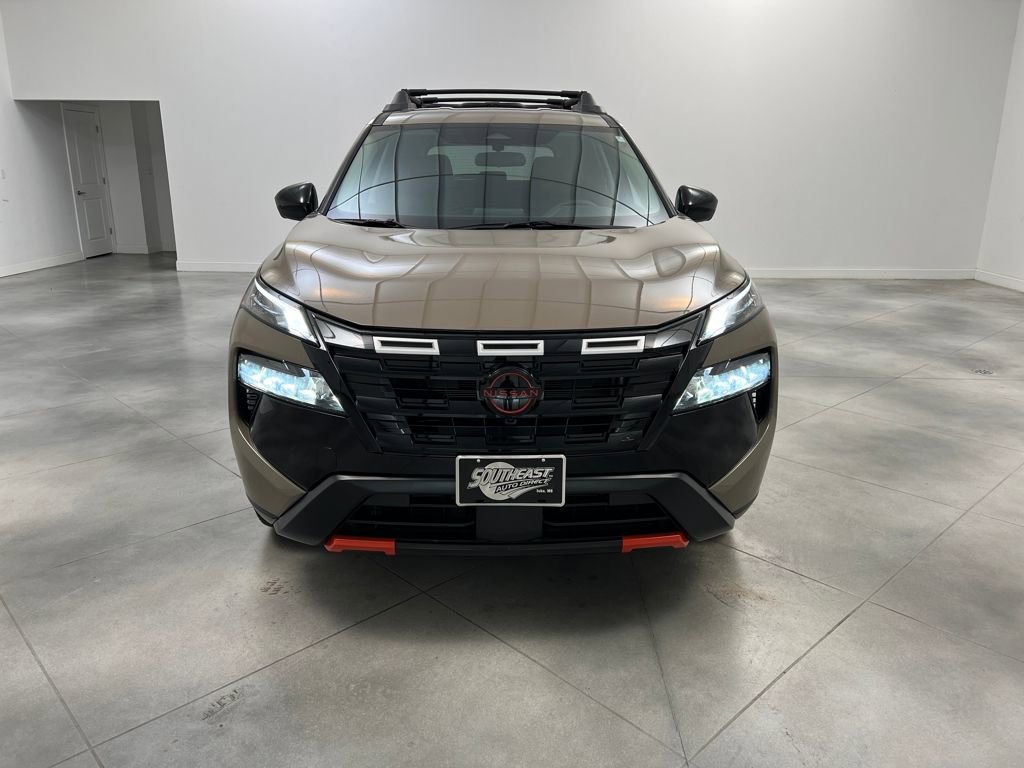 Used 2025 Nissan Rogue SV image 2