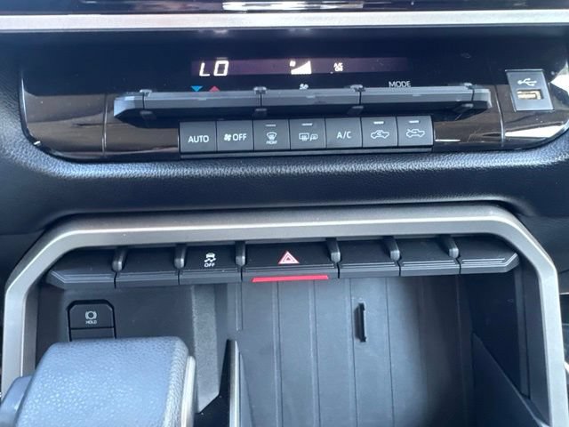Used 2022 Toyota Tundra SR5 w/ SR5 Convenience Package AWD/4WD image 32