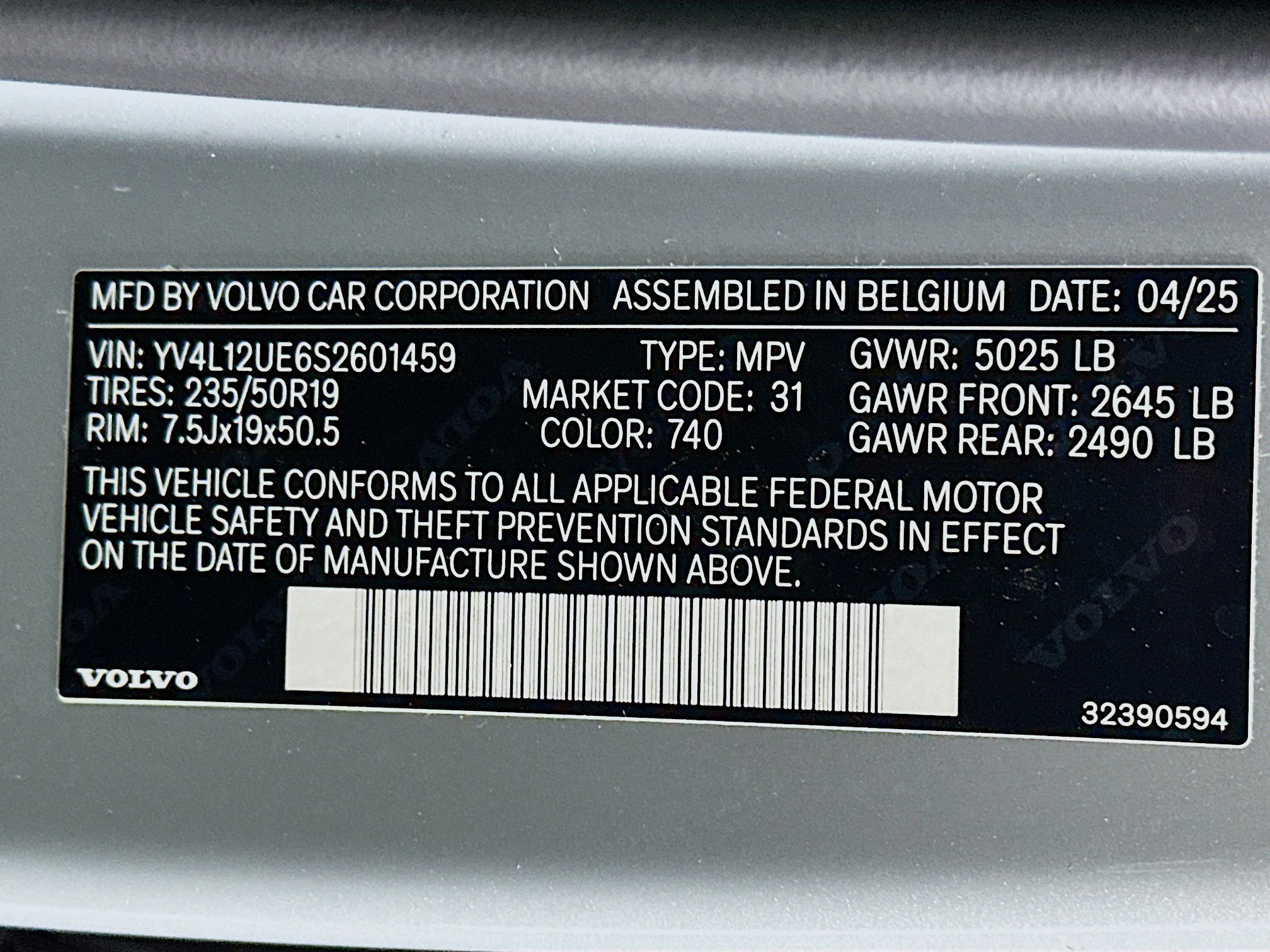 Used 2025 Volvo XC40 B5 Plus image 12