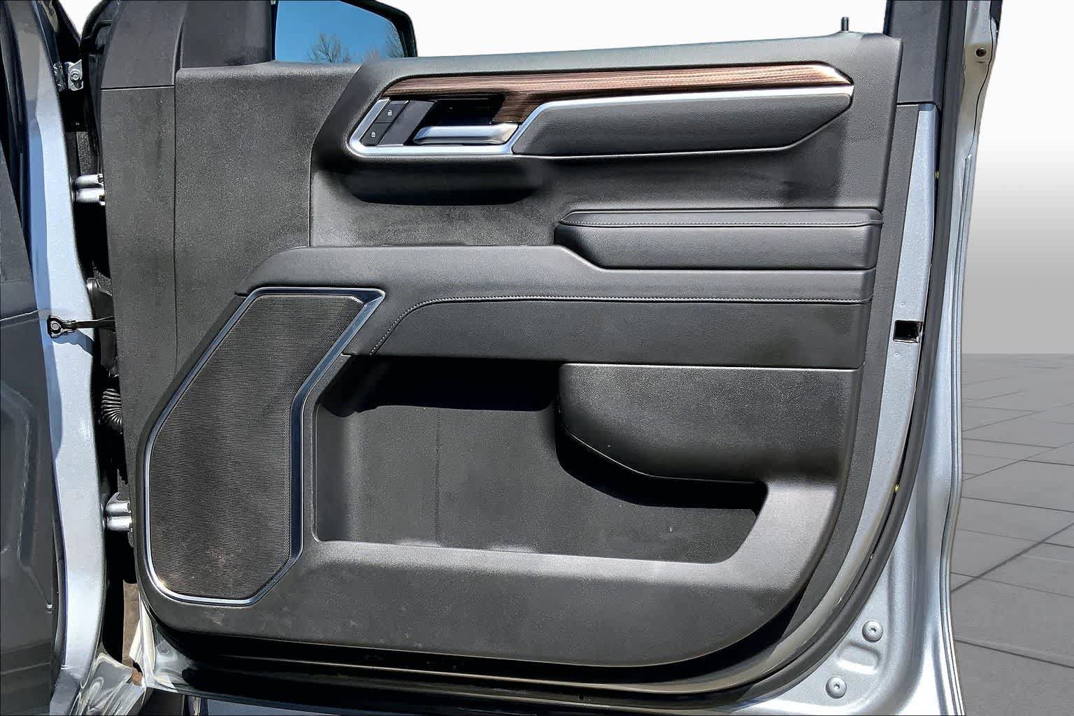 Used 2025 Chevrolet Silverado 1500 LT AWD/4WD image 38