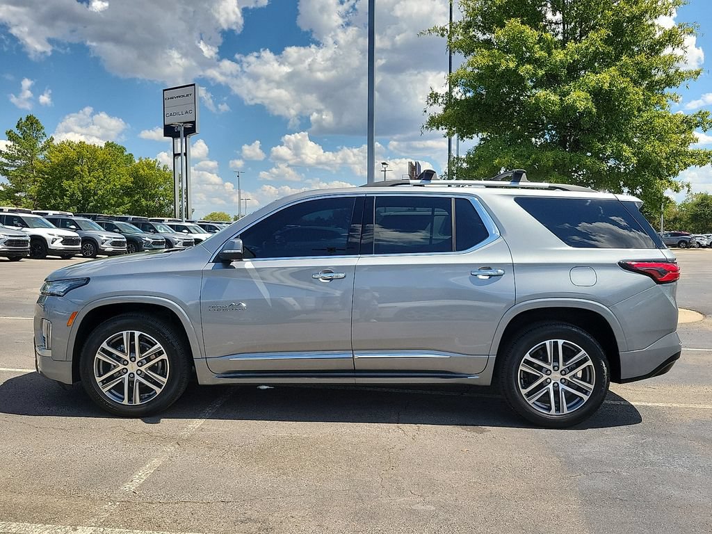 Used 2023 Chevrolet Traverse High Country w/ LPO, 'HIT The Road' Package FWD image 3