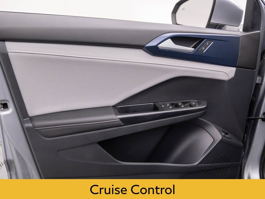 Used 2024 Volkswagen Taos SE image 12