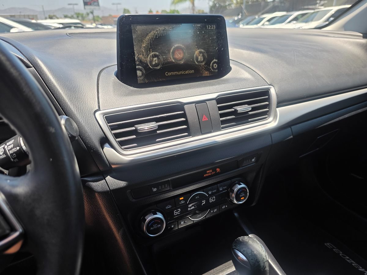 Used 2018 MAZDA MAZDA3 Touring FWD image 32
