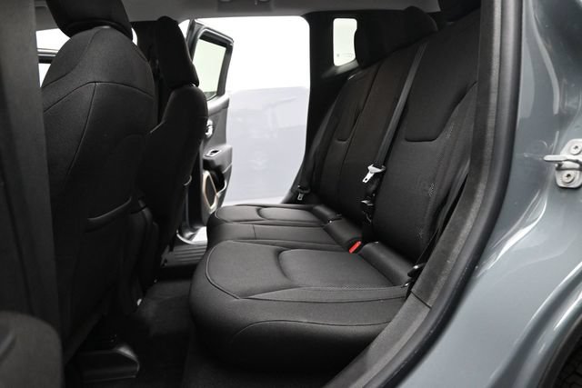 Used 2016 Jeep Renegade Latitude FWD image 16