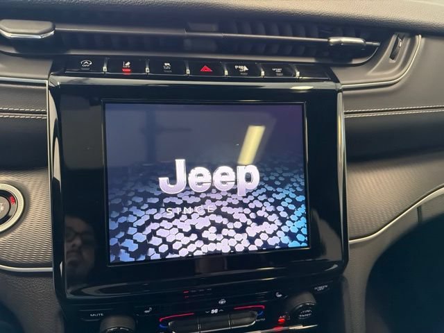 Used 2023 Jeep Grand Cherokee Altitude AWD/4WD image 23