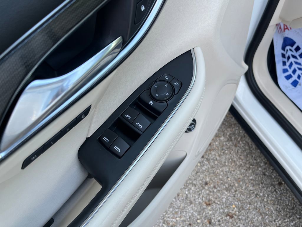 Used 2022 Buick Envision Essence w/ Safety Package image 13