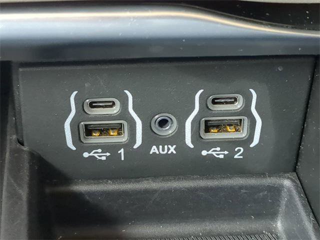 Certified 2024 Chrysler Pacifica Limited image 30