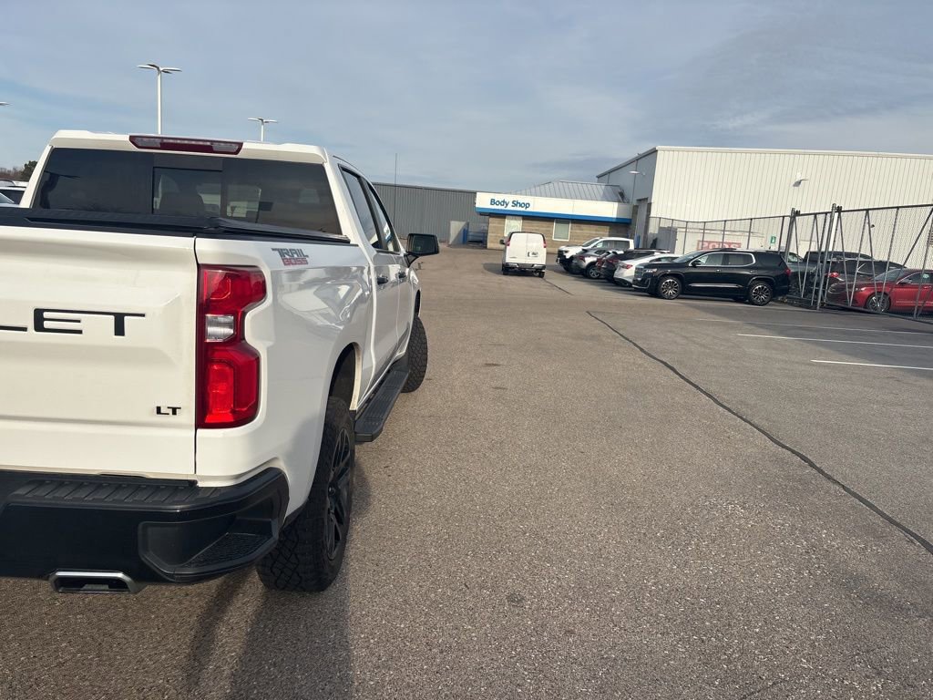 Used 2024 Chevrolet Silverado 1500 LT Trail Boss w/ Convenience Package II AWD/4WD image 9