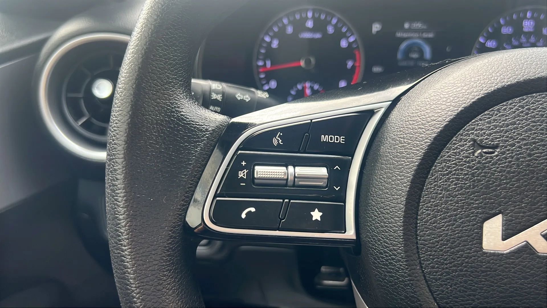 Used 2023 Kia Forte LXS image 14