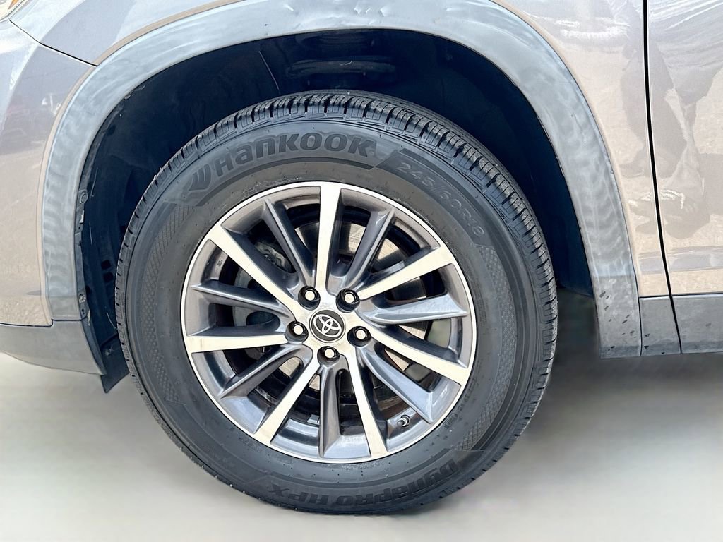 Used 2019 Toyota Highlander XLE image 42