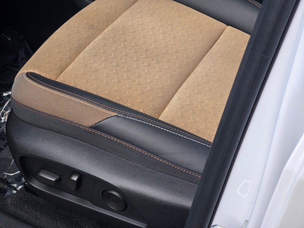 Certified 2025 Chevrolet Equinox ACTIV w/ Safety and Technology Package AWD/4WD image 24