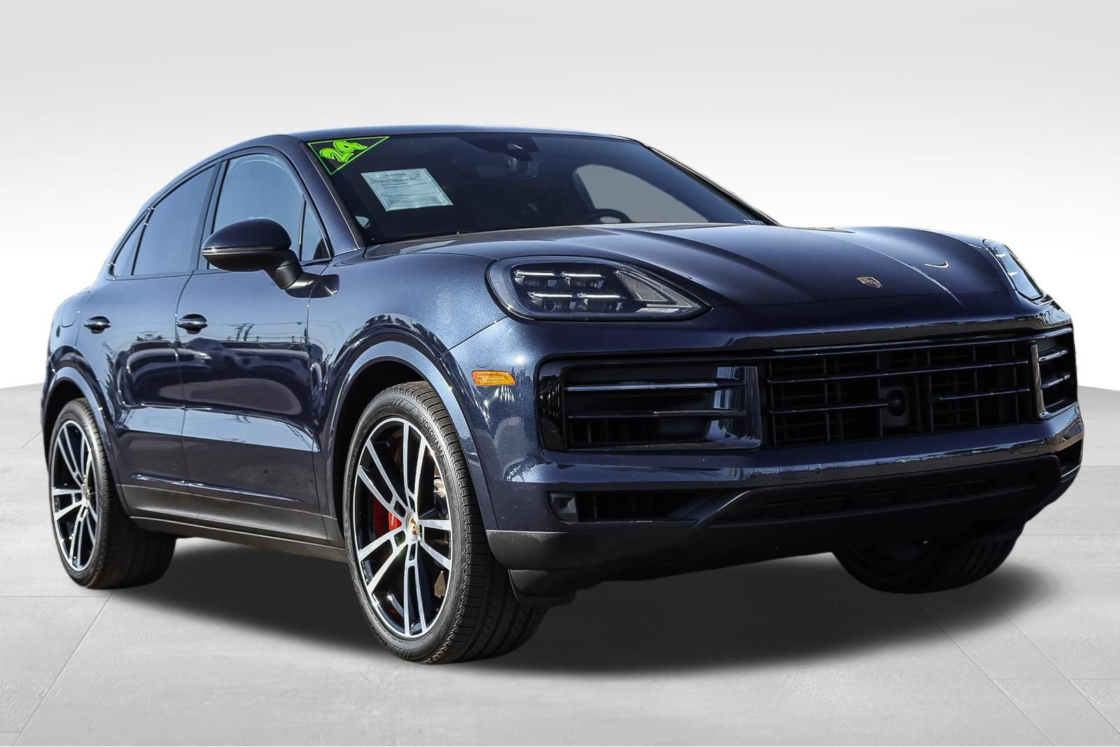 Used 2024 Porsche Cayenne S AWD/4WD image 3