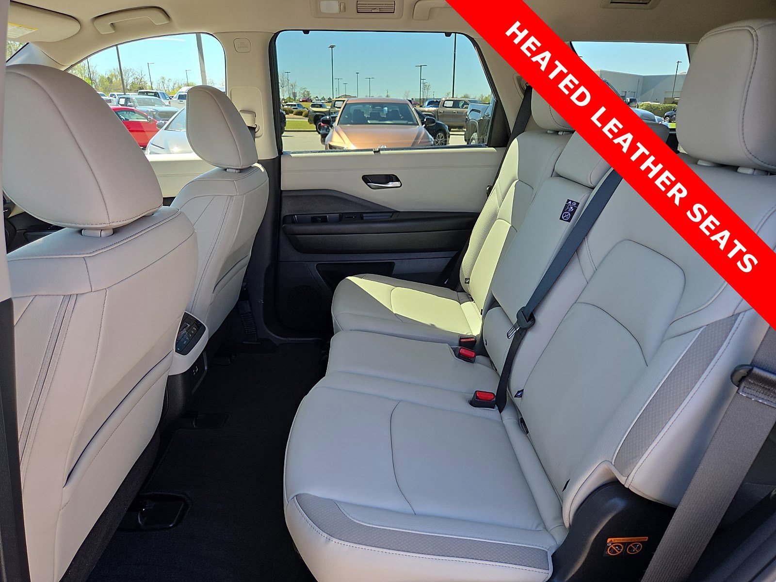 Used 2025 Nissan Pathfinder SL image 11