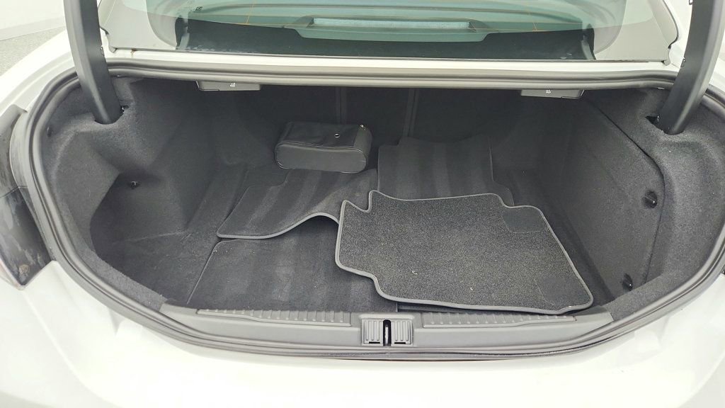 Used 2025 Alfa Romeo Giulia AWD w/ Veloce Package AWD image 23