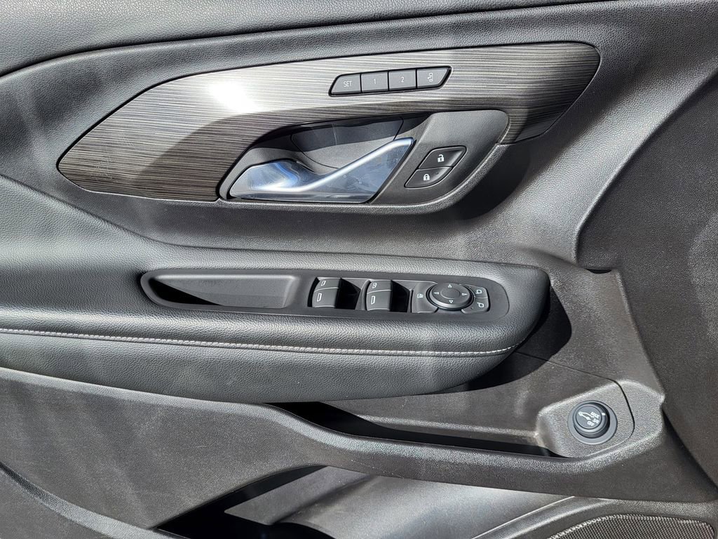 Used 2024 GMC Terrain SLT image 14