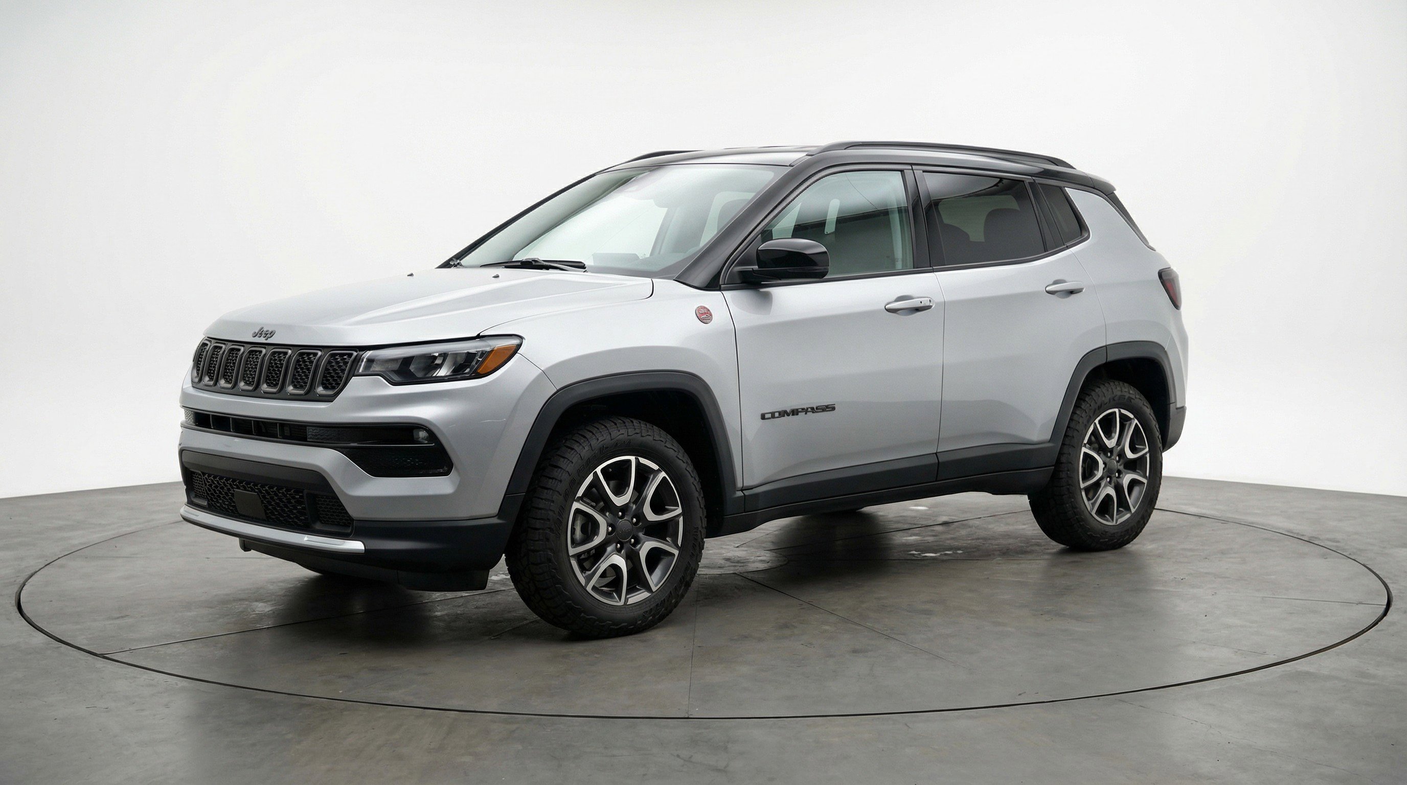 Used 2025 Jeep Compass Trailhawk image 3