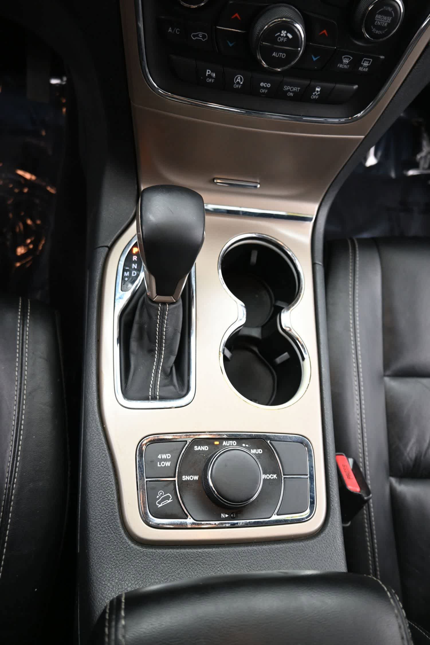 Used 2016 Jeep Grand Cherokee Limited AWD/4WD image 18