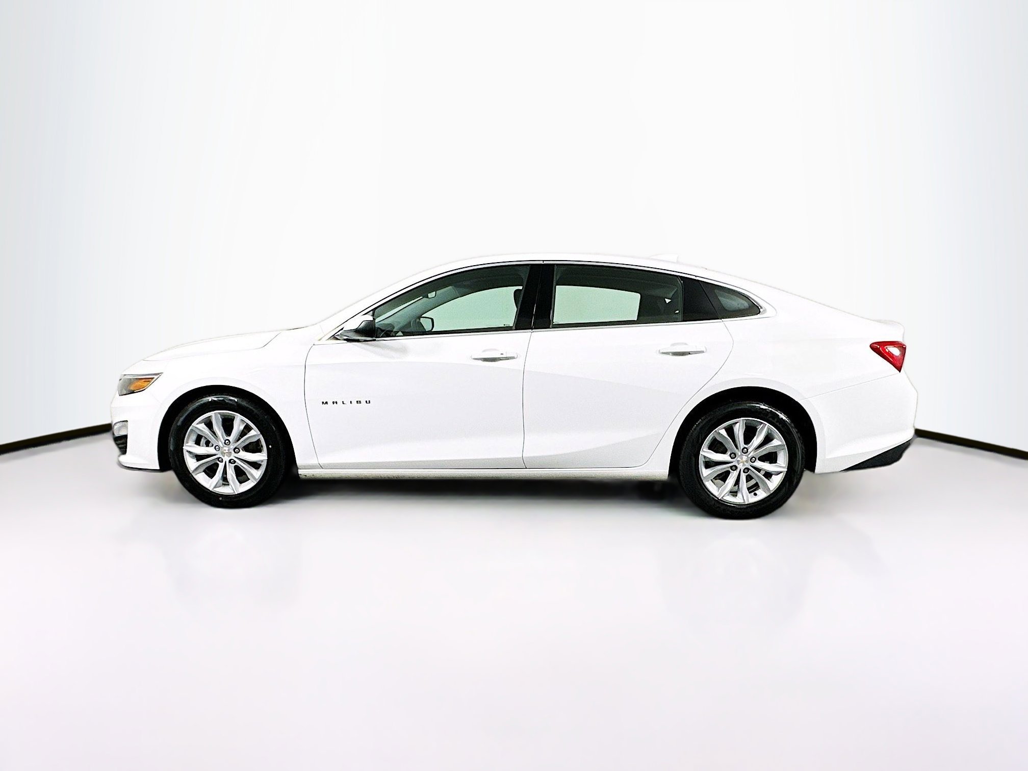 Used 2024 Chevrolet Malibu LT image 4