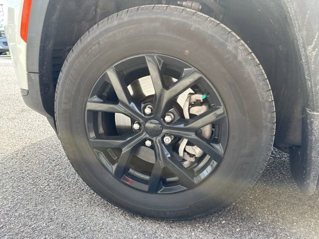 Used 2025 Jeep Grand Cherokee L Laredo image 6