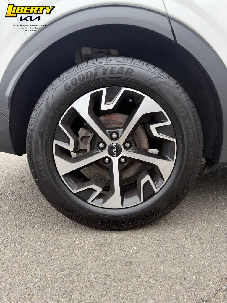 Used 2023 Kia Sportage EX image 16