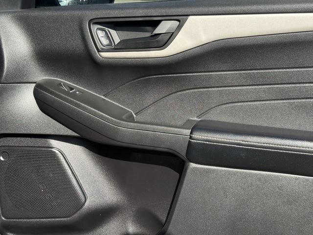 Used 2022 Ford Escape SE w/ SE Sport Appearance Package FWD image 28