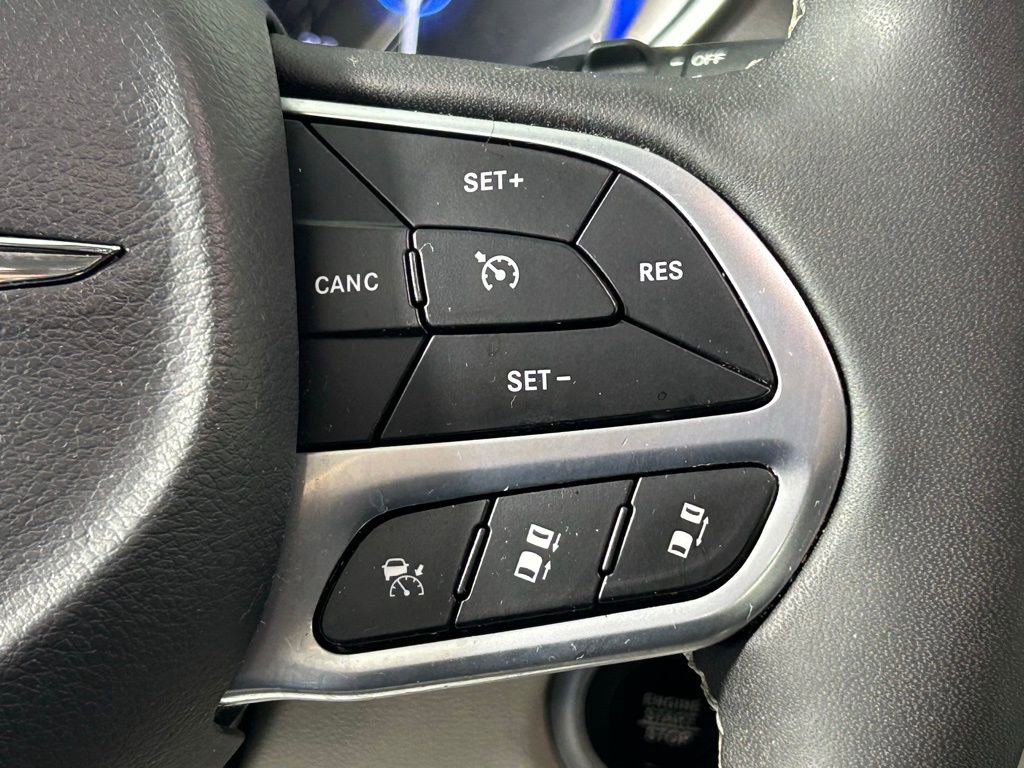 Used 2023 Chrysler Pacifica Touring-L image 28