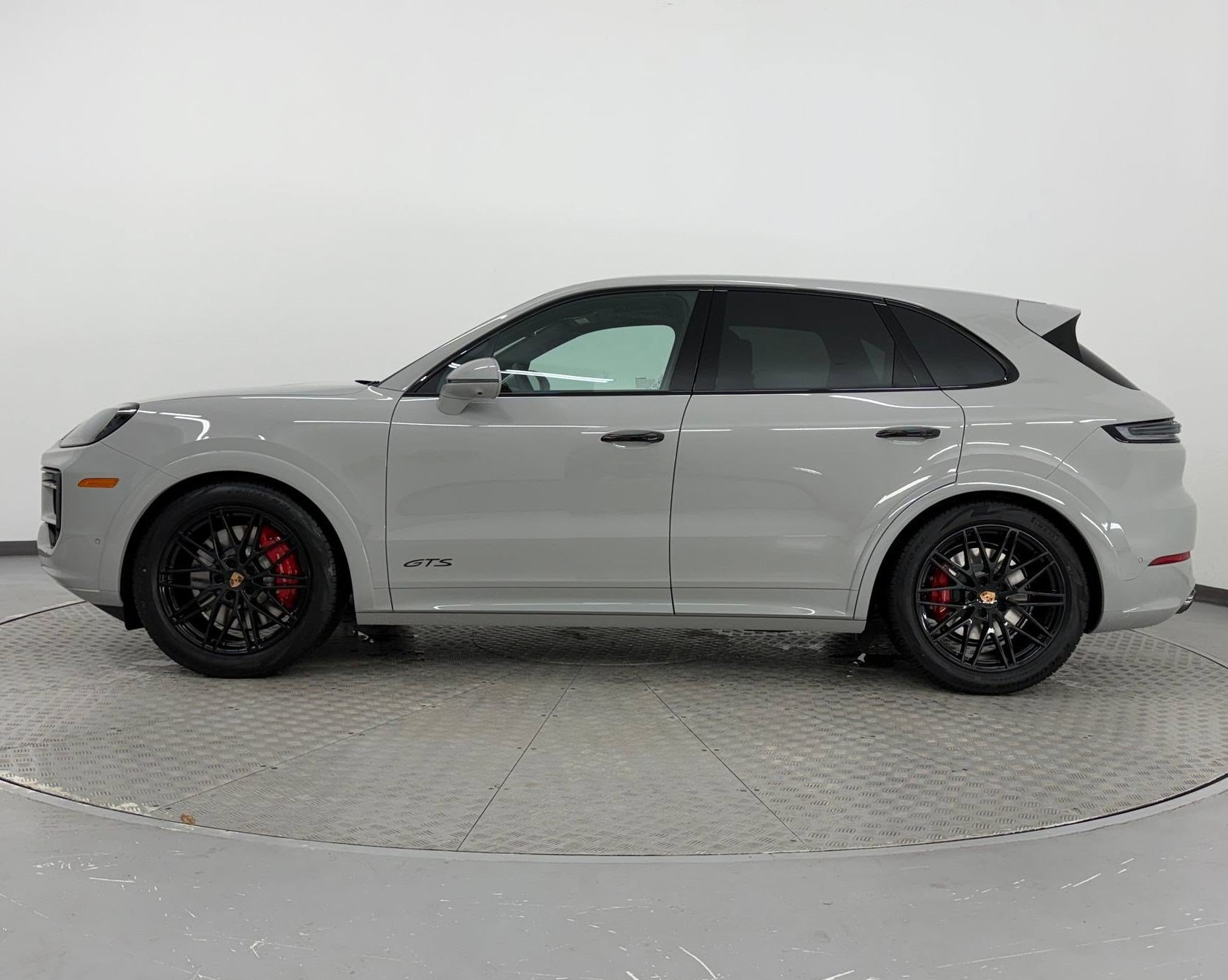 New 2026 Porsche Cayenne GTS AWD/4WD image 2