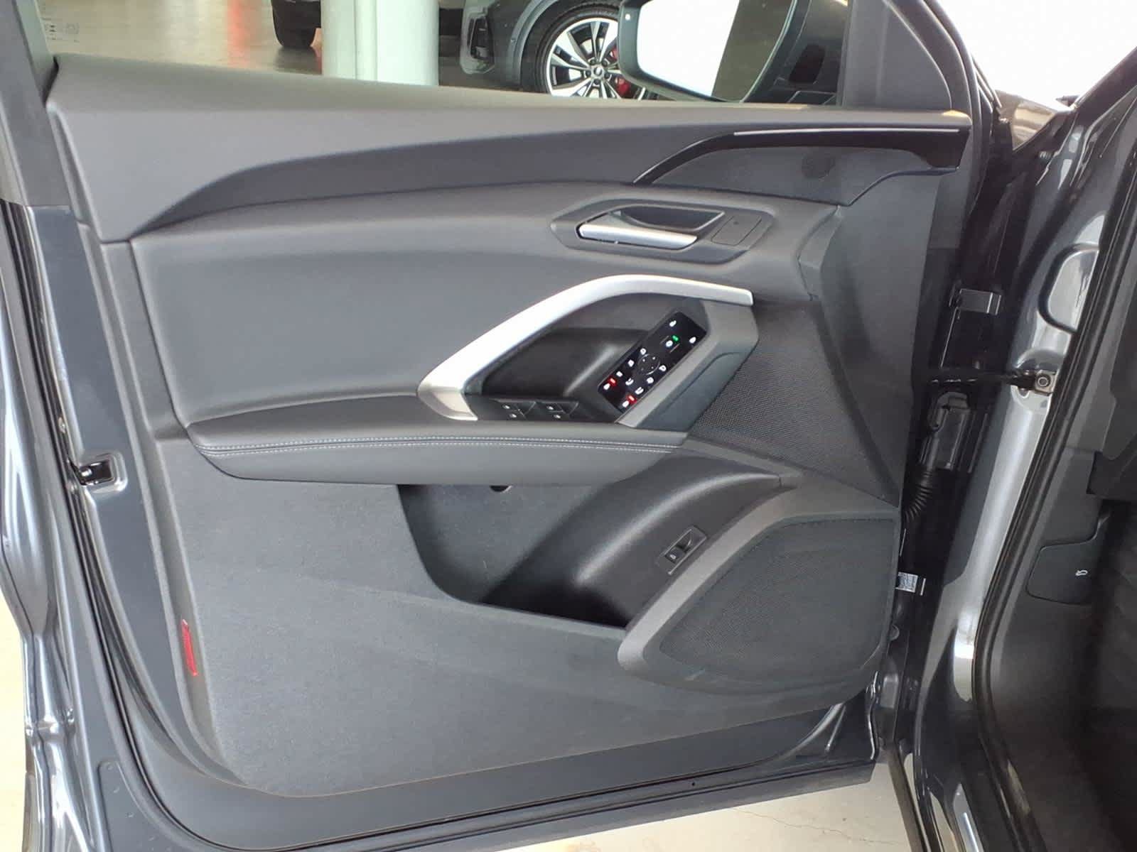 Used 2025 Audi Q5 Premium w/ Convenience Package AWD/4WD image 10