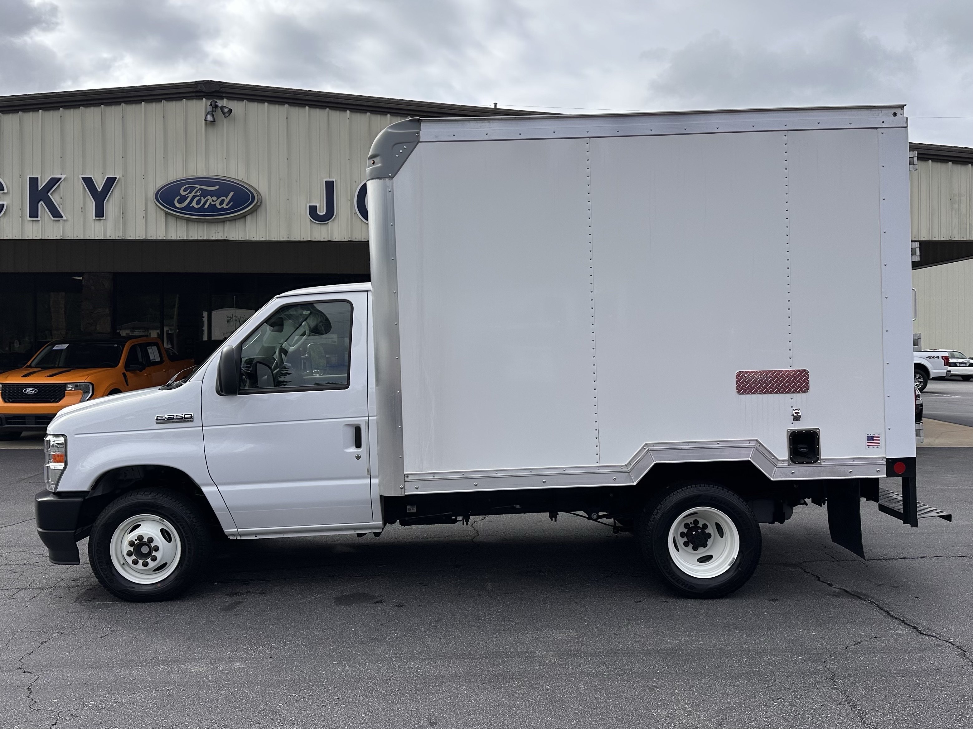 Used 2025 Ford E-350 and Econoline 350 Super Duty w/ Power Equipment Group RWD image 1
